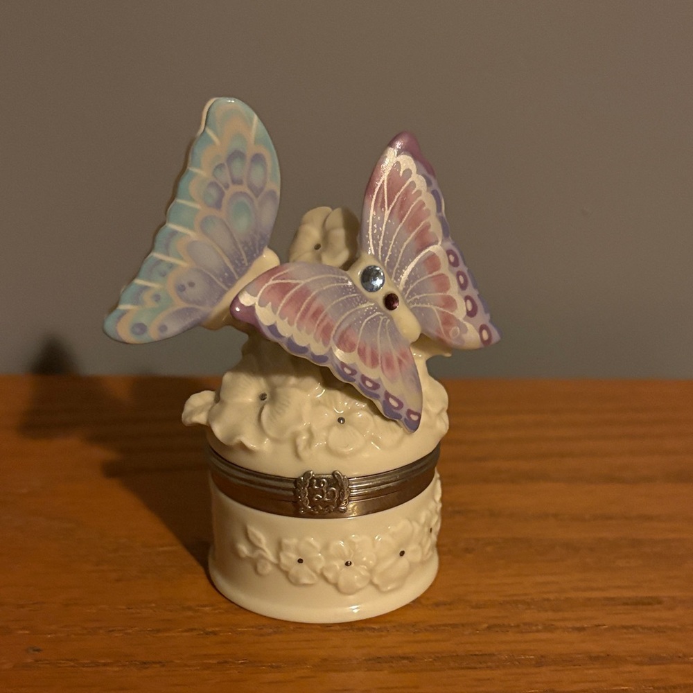 Lenox Treasures Precious Pansies Butterfly Box